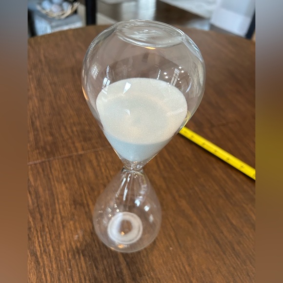 Clear Glass Hourglass with White Sand - Picture 5 of 5